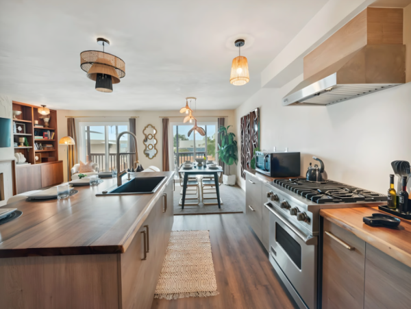 Luxury Coastal Retreat in La Jolla - Designer Furnishing & Private
